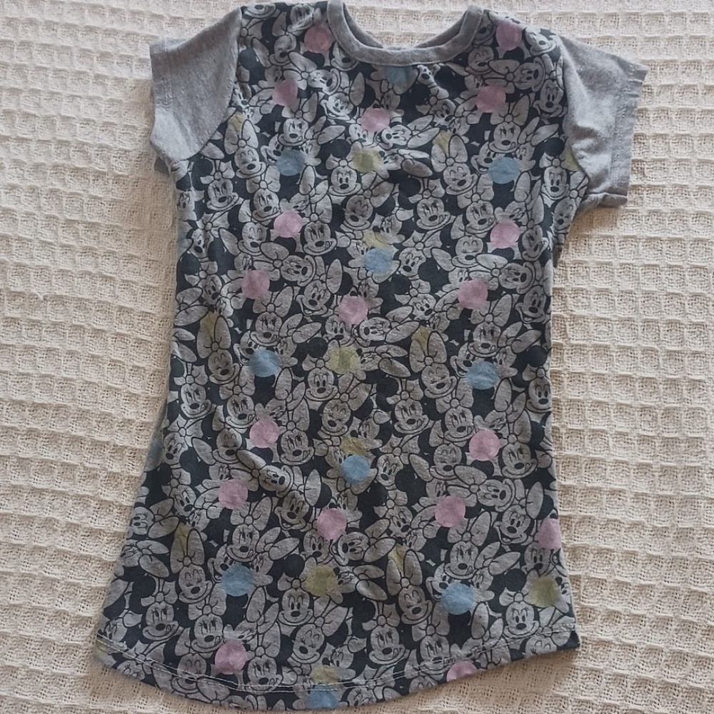 Minnie Mouse patterned girl's Size 7/8 top with keyhole back